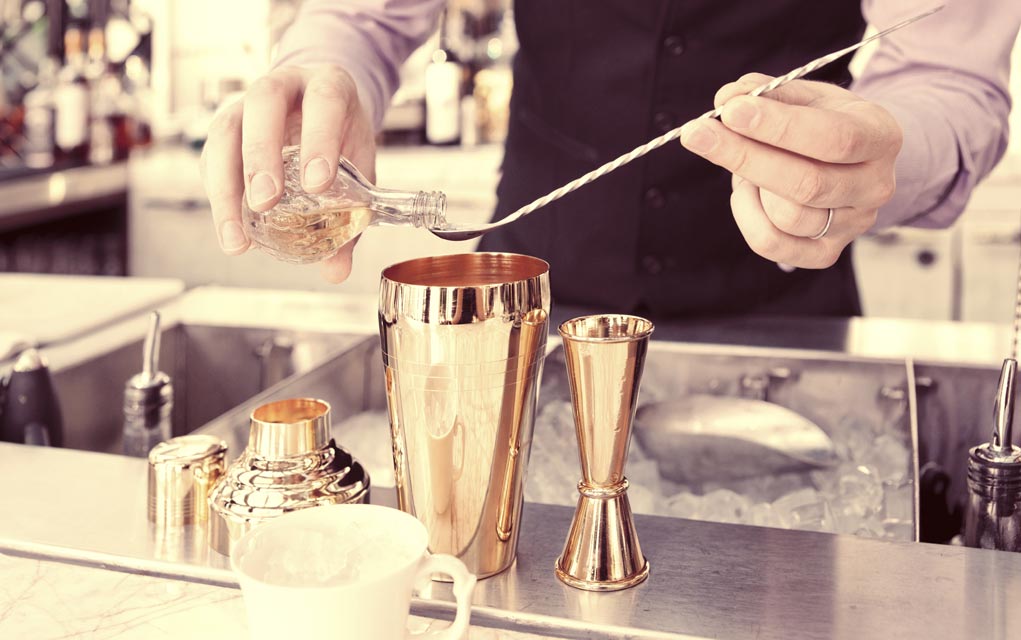 How To Become a Mixologist